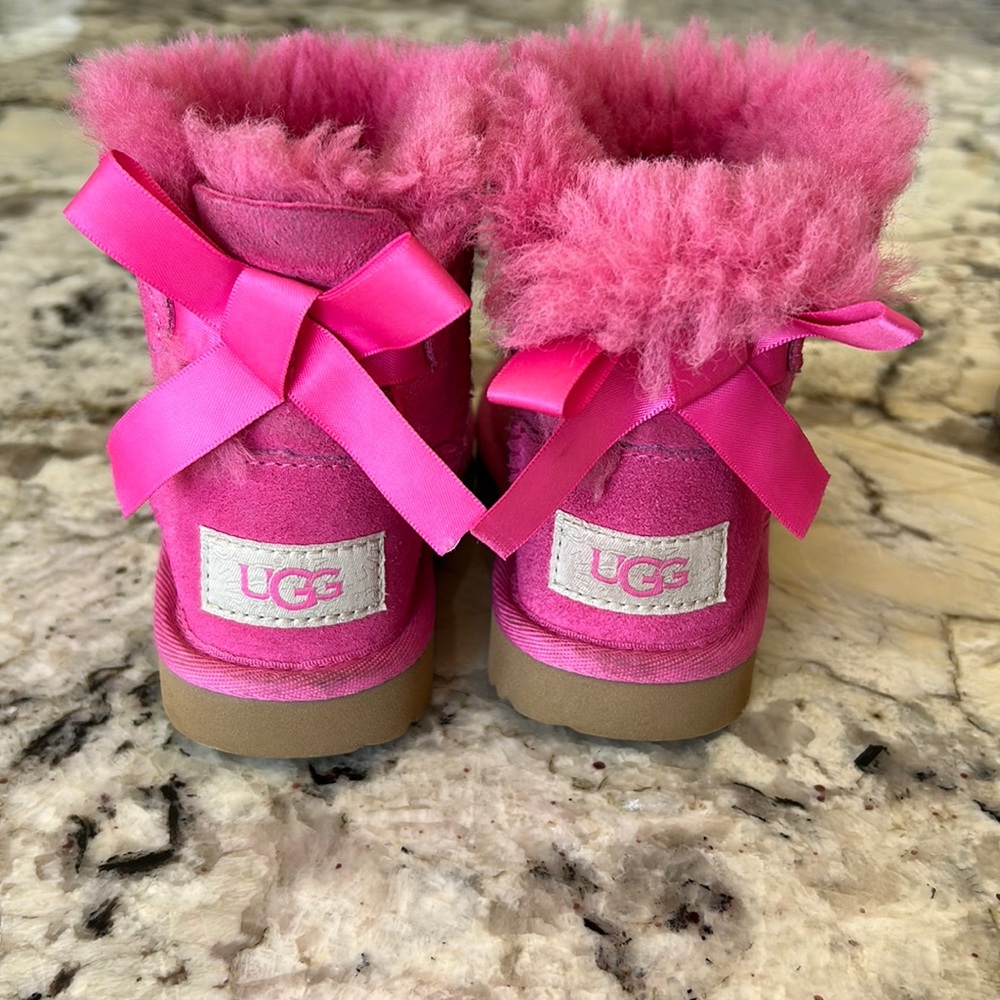 Girls pink Uggs